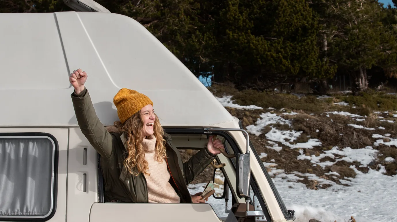 Route du meuble-voyage en camping car en hiver-amies