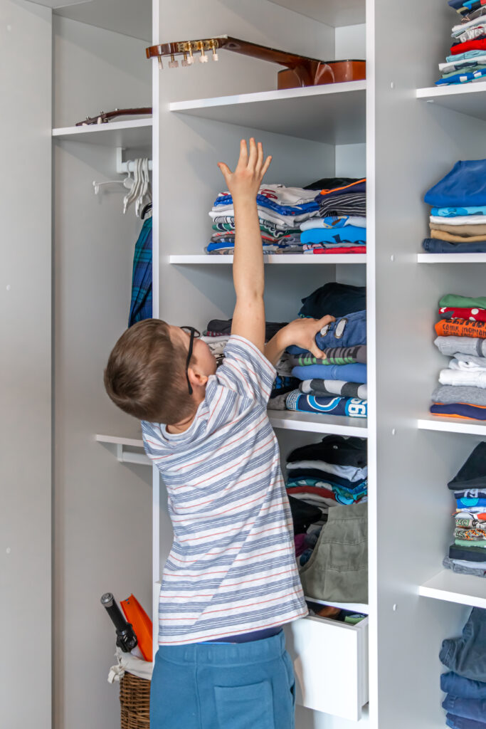 dressing ouvert - chambre enfant